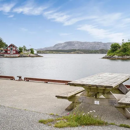 4 Bedroom Gorgeous In Holiday home