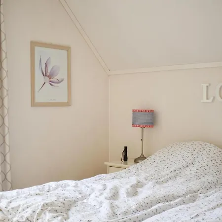 4 Bedroom Gorgeous In Holiday home