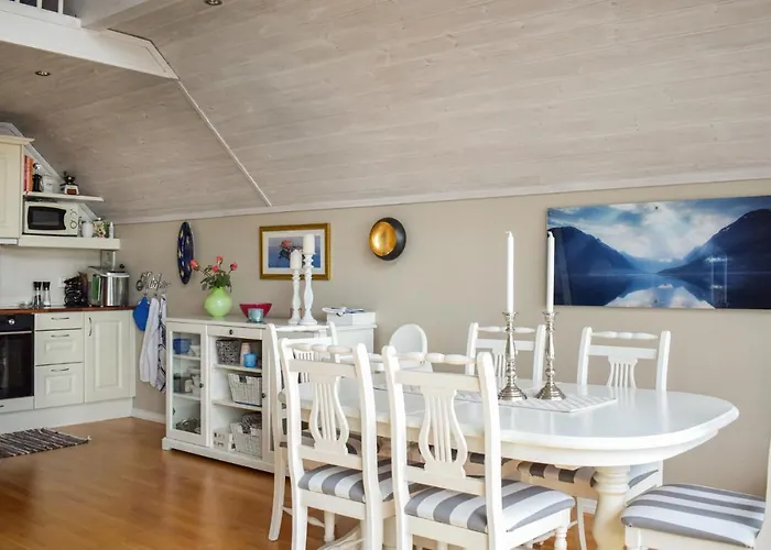 4 Bedroom Gorgeous In بيت للعطل *