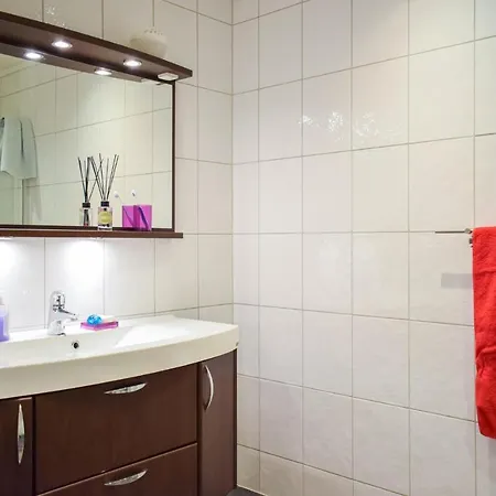 4 Bedroom Gorgeous In Herlø